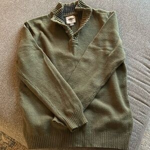 Like new Old Navy Green 1/4 button sweater.